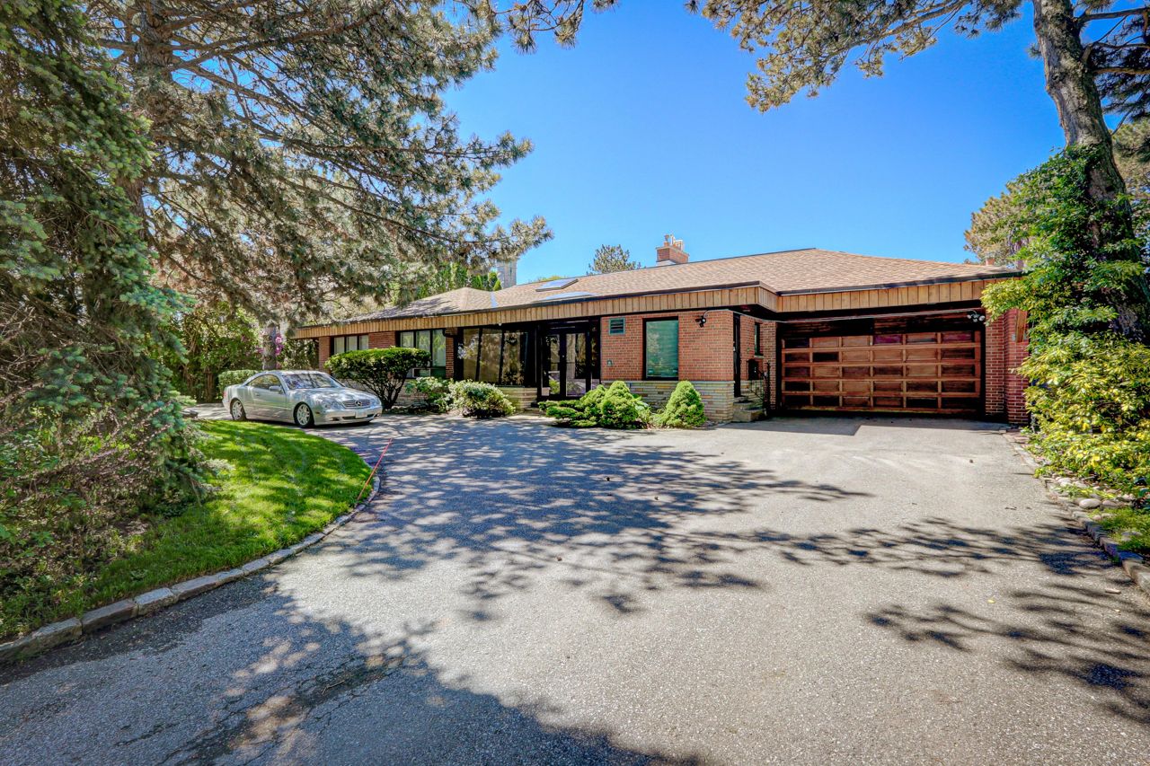 House of the Week: $4.9 million for a very 1970s mansion in Don Mills