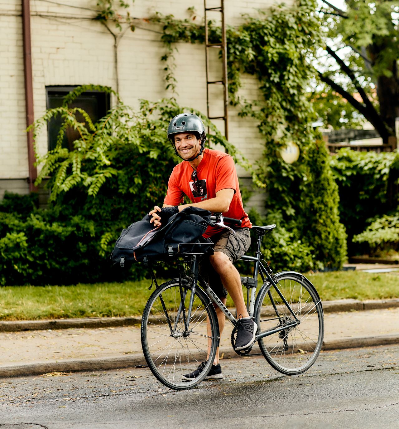 The secret life of food couriers