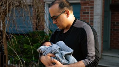 “When I return to work, I won't be able to touch my family for a long time”: This ER doctor became a new dad in the middle of the pandemic