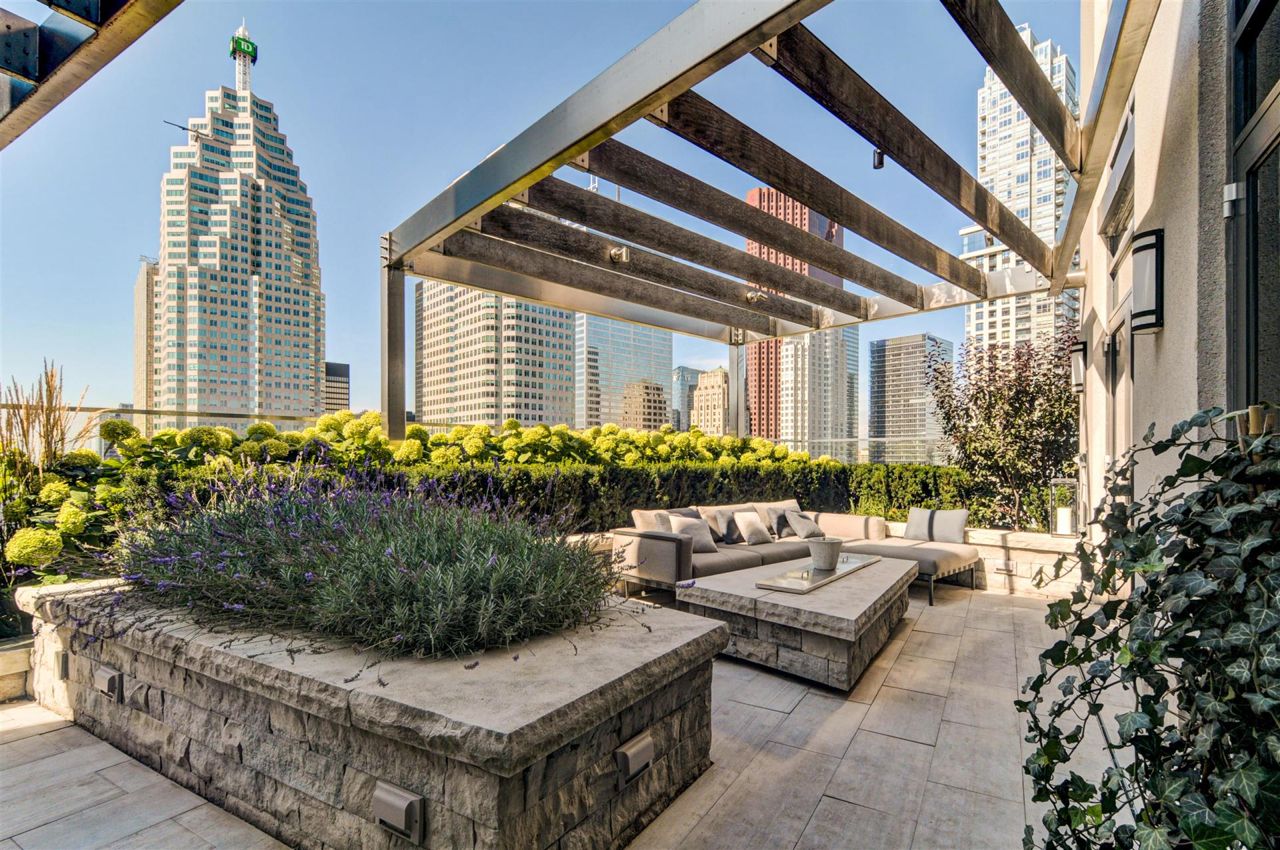 Condo of the Week: $3.5 million for a downtown penthouse with a landscaped rooftop patio
