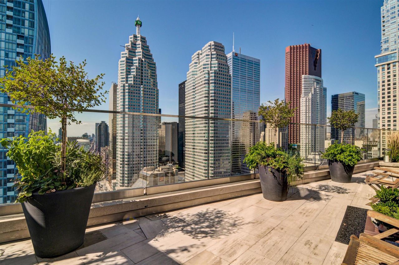 Condo of the Week: $3.5 million for a downtown penthouse with a landscaped rooftop patio
