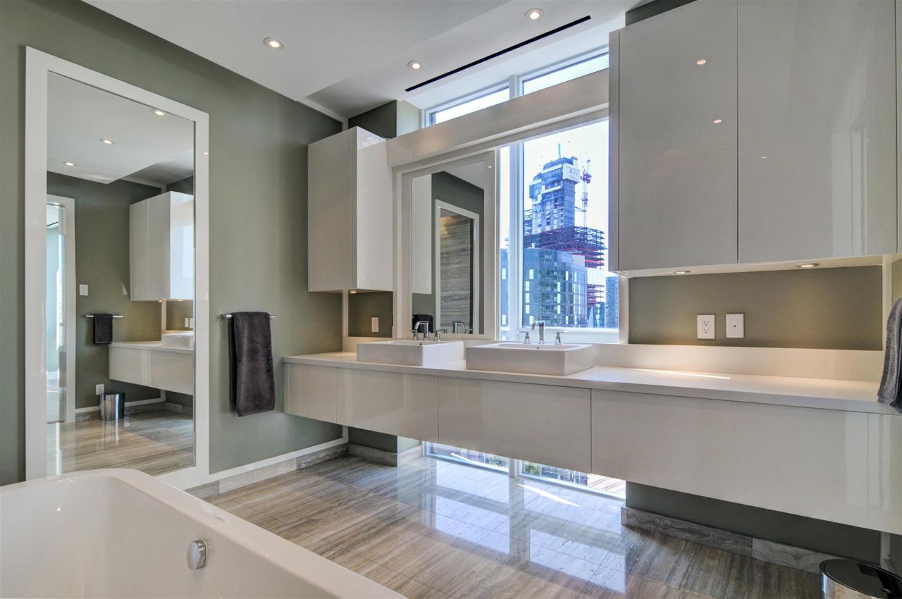 Condo of the Week: $3.5 million for a downtown penthouse with a landscaped rooftop patio