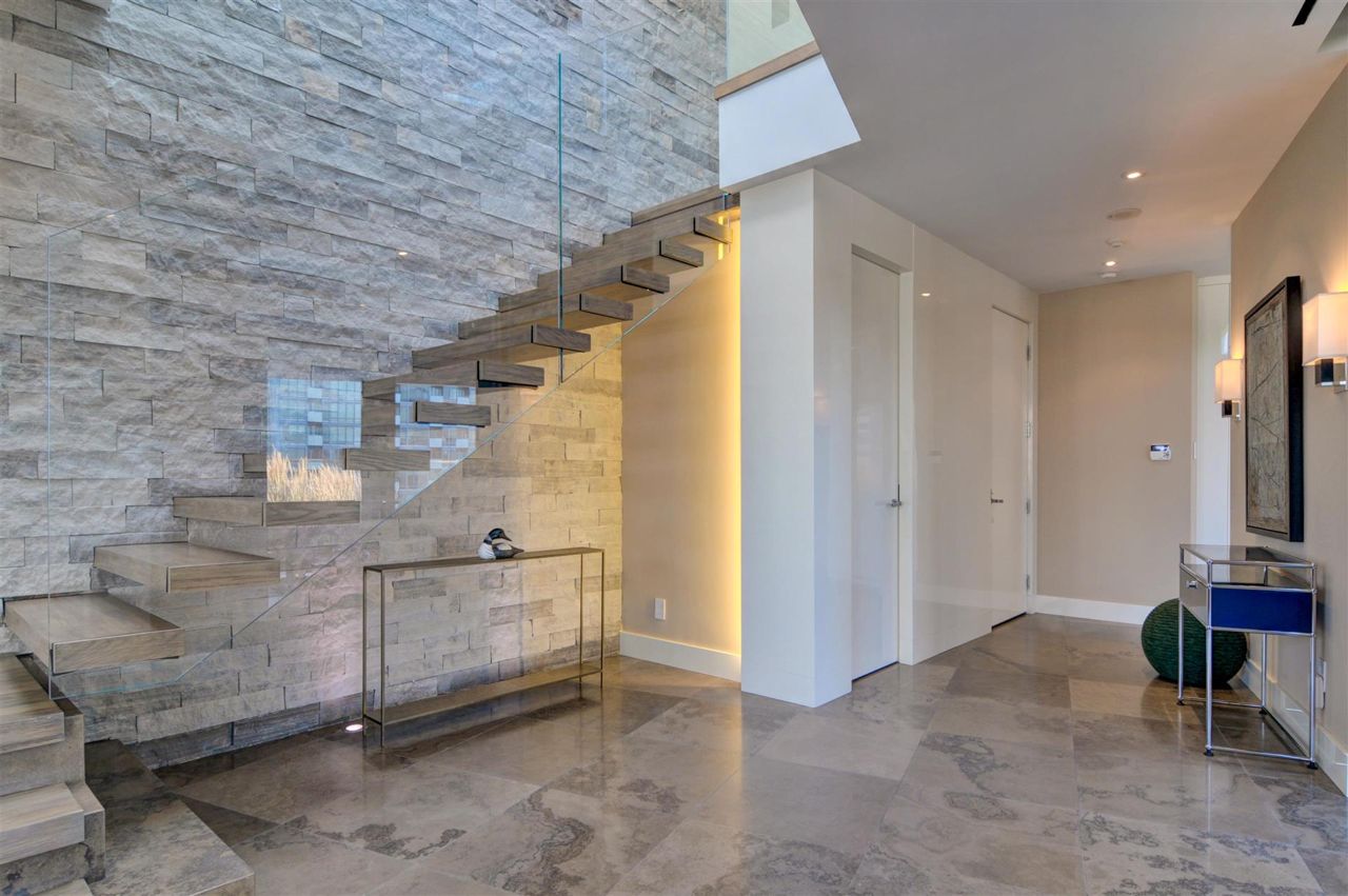 Condo of the Week: $3.5 million for a downtown penthouse with a landscaped rooftop patio