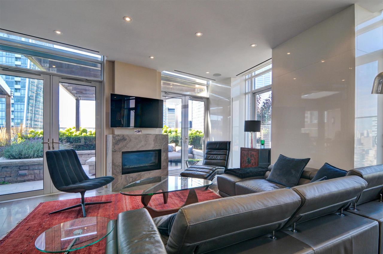 Condo of the Week: $3.5 million for a downtown penthouse with a landscaped rooftop patio