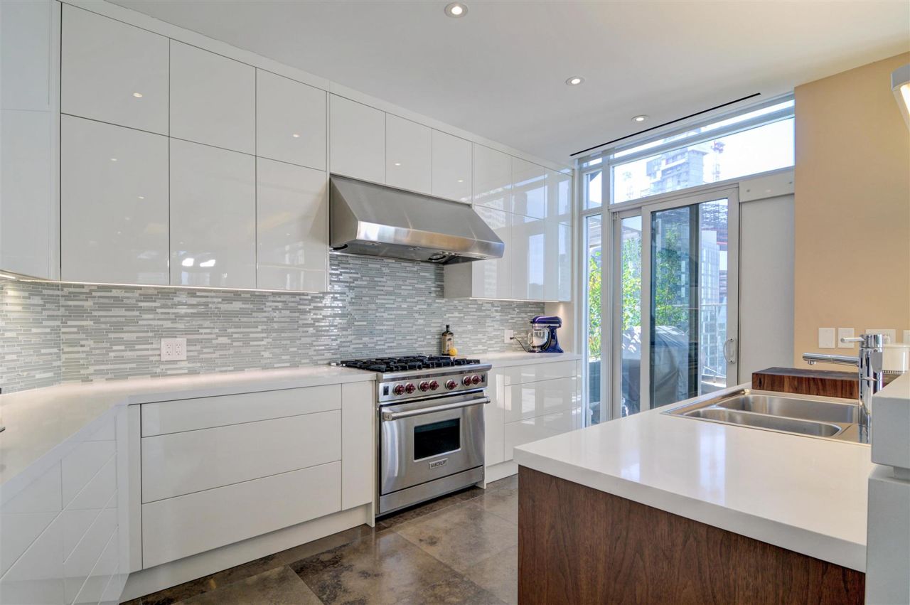 Condo of the Week: $3.5 million for a downtown penthouse with a landscaped rooftop patio