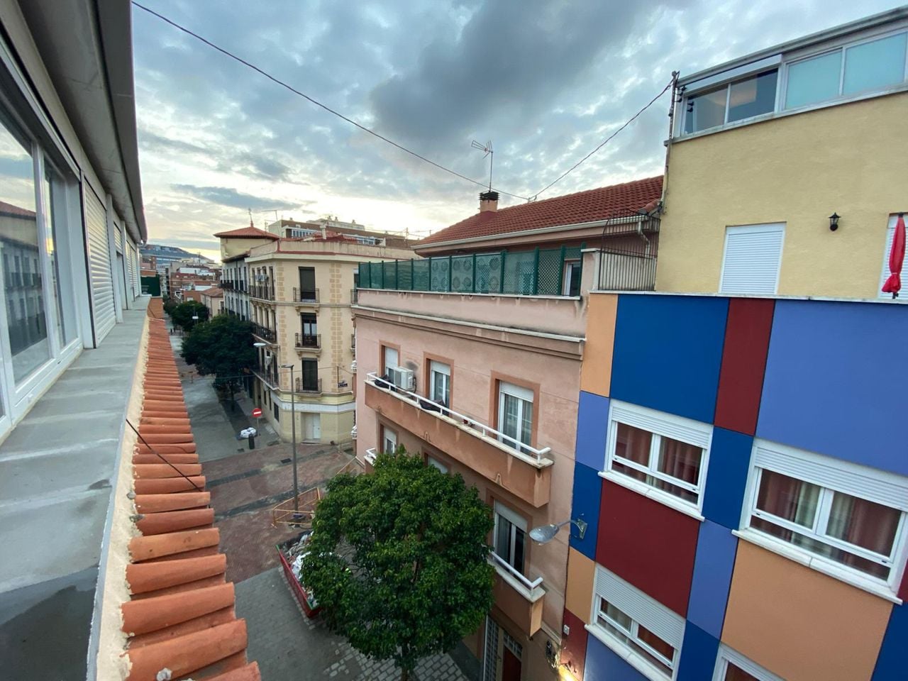 "Everyone stands on their balconies to applaud the frontline workers": What it's like to be quarantined in Spain
