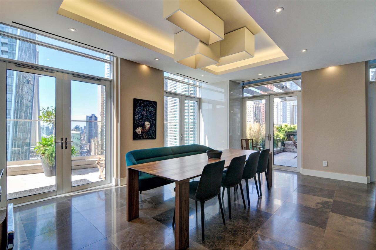 Condo of the Week: $3.5 million for a downtown penthouse with a landscaped rooftop patio