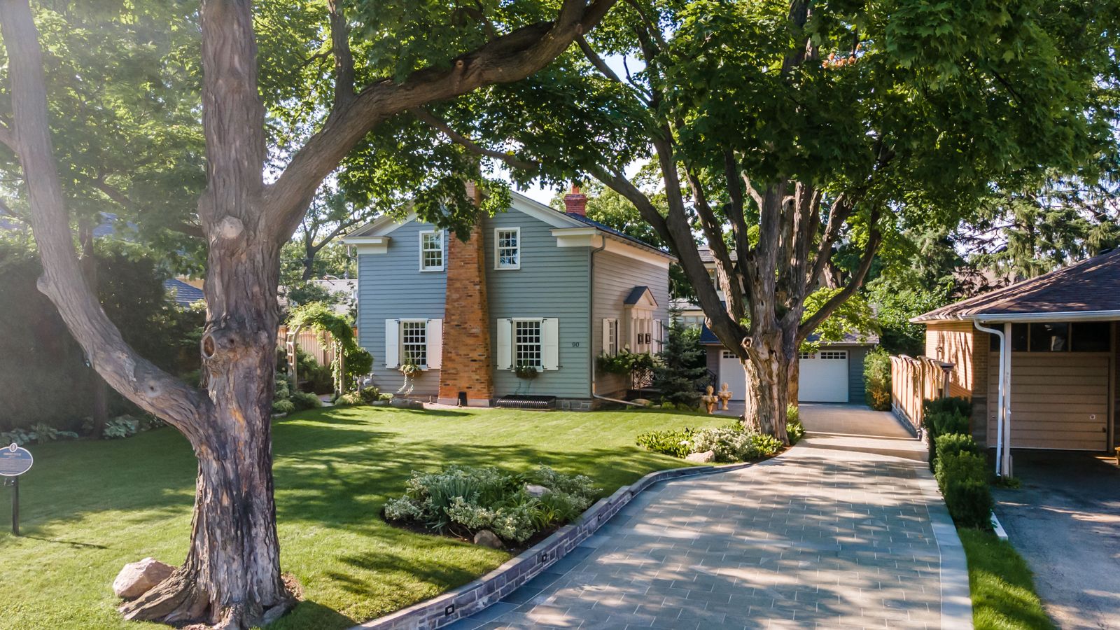 house on the hill ロンパース（Ballet） 70 This $15 million mansion was home to two old Toronto