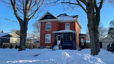 A Toronto family wanted to ditch the city. They just bought this $450,000 detached in Goderich