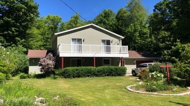 A three-generation Toronto family bought this Tiny Township cottage for $420,000. They're loving it