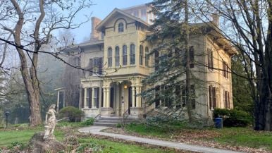Growing up, she dreamed about owning this Kawartha Lakes mansion. She just bought it for $1.9 million