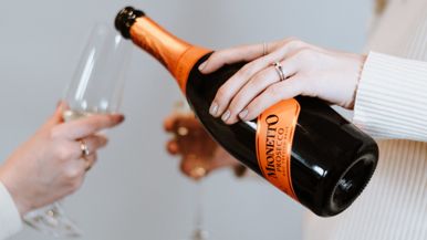 What you need for the ultimate holiday bubbly bar
