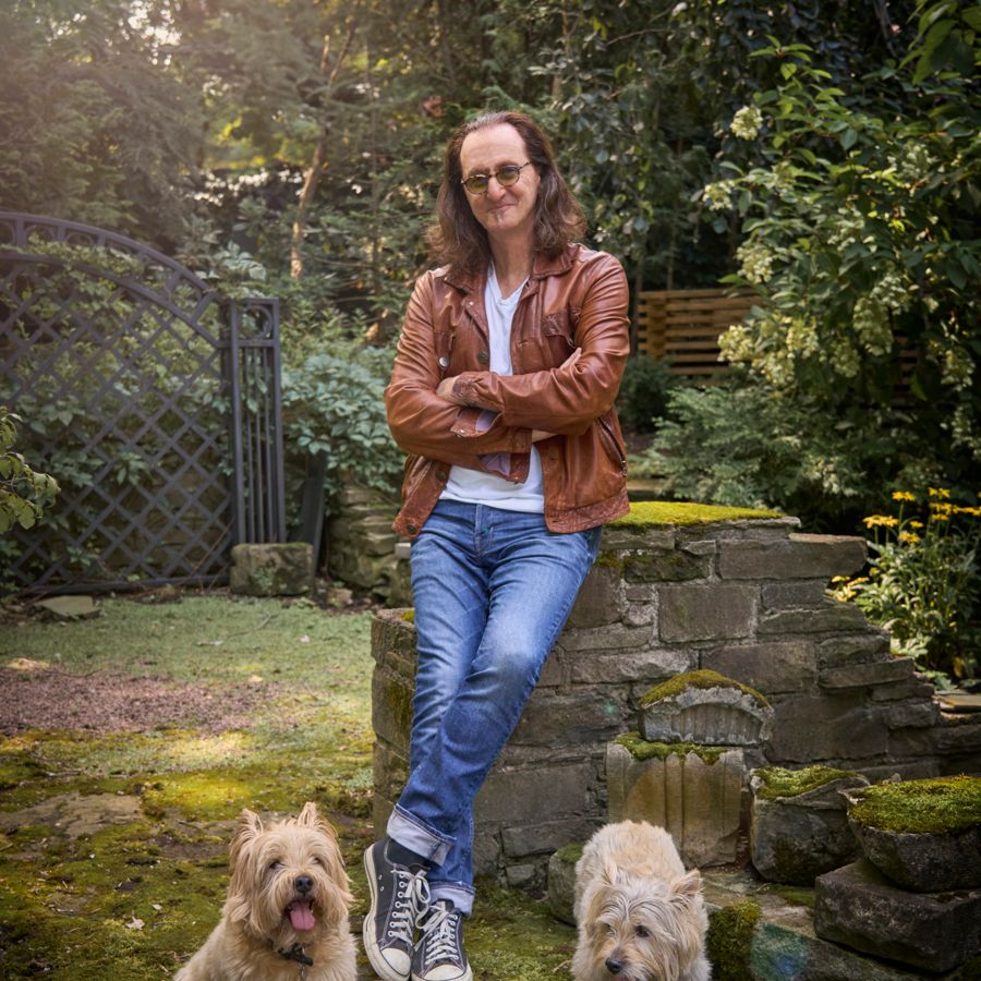 Geddy-with-Dogs-Colour-credit-Richard-Si