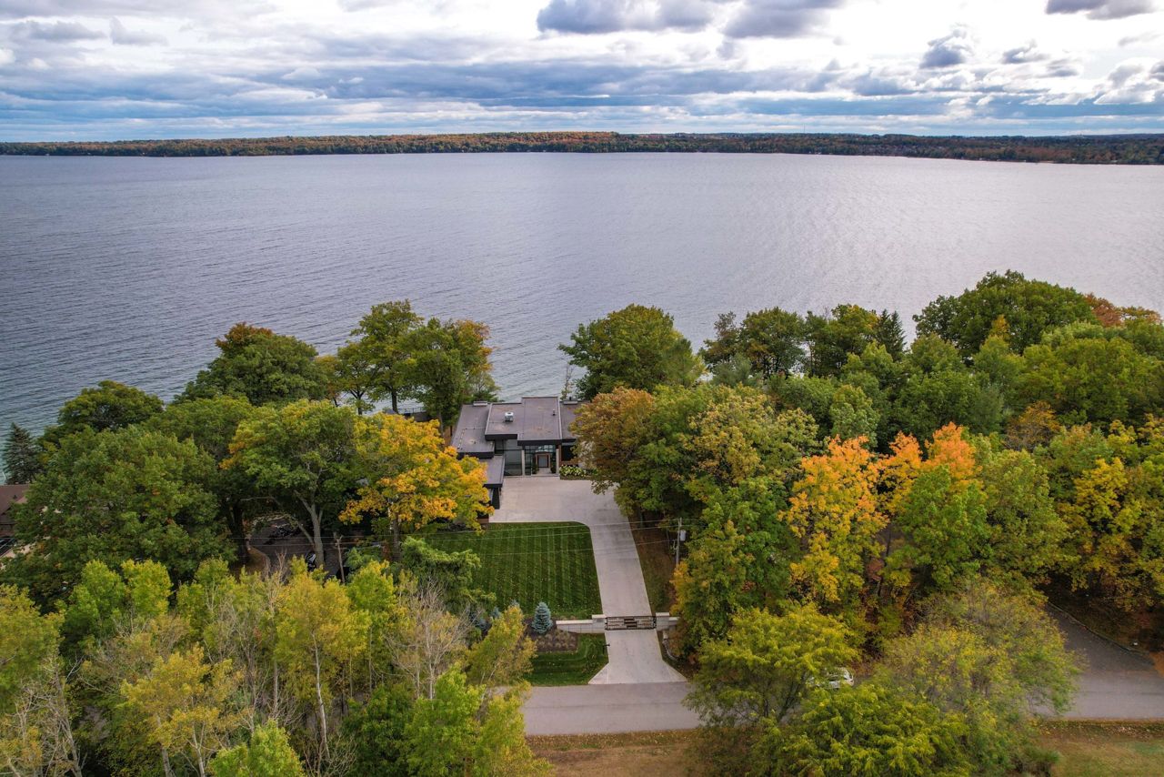 Surreal Estate: $9.2 million for an Oro-Medonte mansion with a fireplace in its floor
