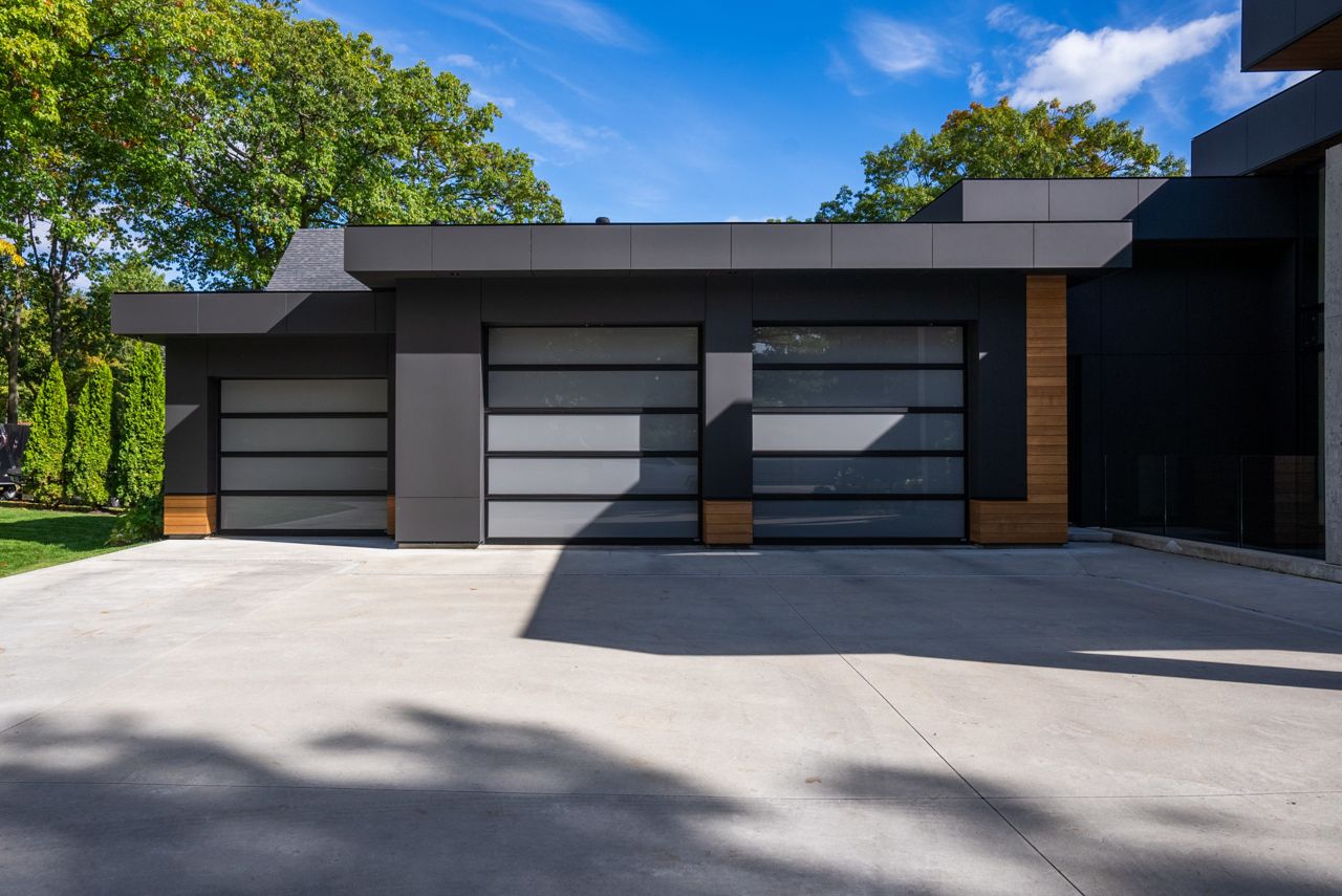 Surreal Estate: $9.2 million for an Oro-Medonte mansion with a fireplace in its floor