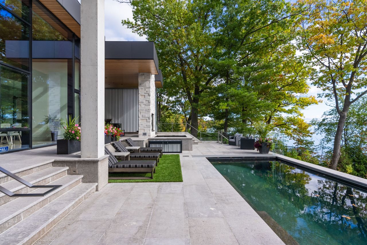 Surreal Estate: $9.2 million for an Oro-Medonte mansion with a fireplace in its floor