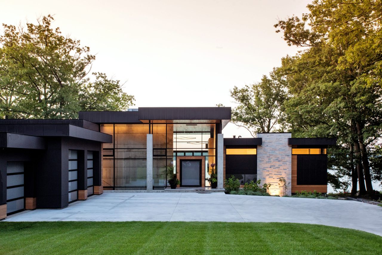 Surreal Estate: $9.2 million for an Oro-Medonte mansion with a fireplace in its floor