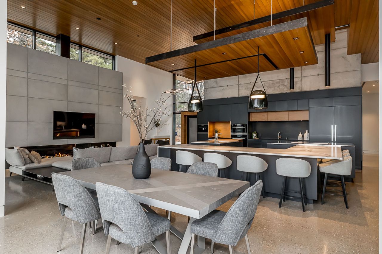 Surreal Estate: $9.2 million for an Oro-Medonte mansion with a fireplace in its floor