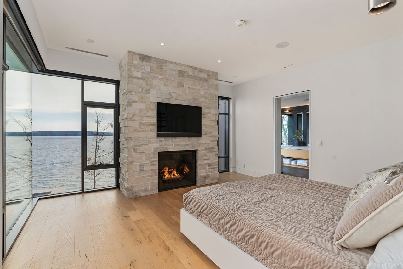 Surreal Estate: $9.2 million for an Oro-Medonte mansion with a fireplace in its floor