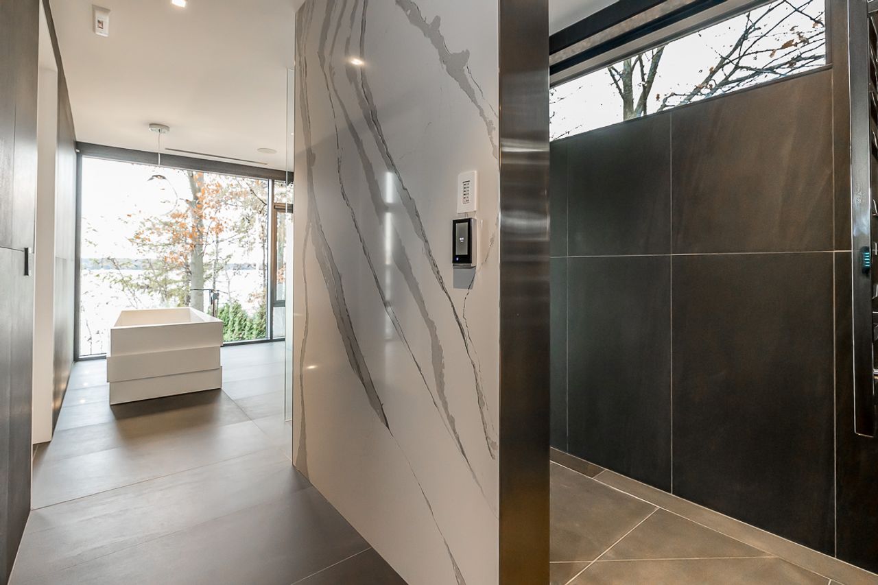 Surreal Estate: $9.2 million for an Oro-Medonte mansion with a fireplace in its floor