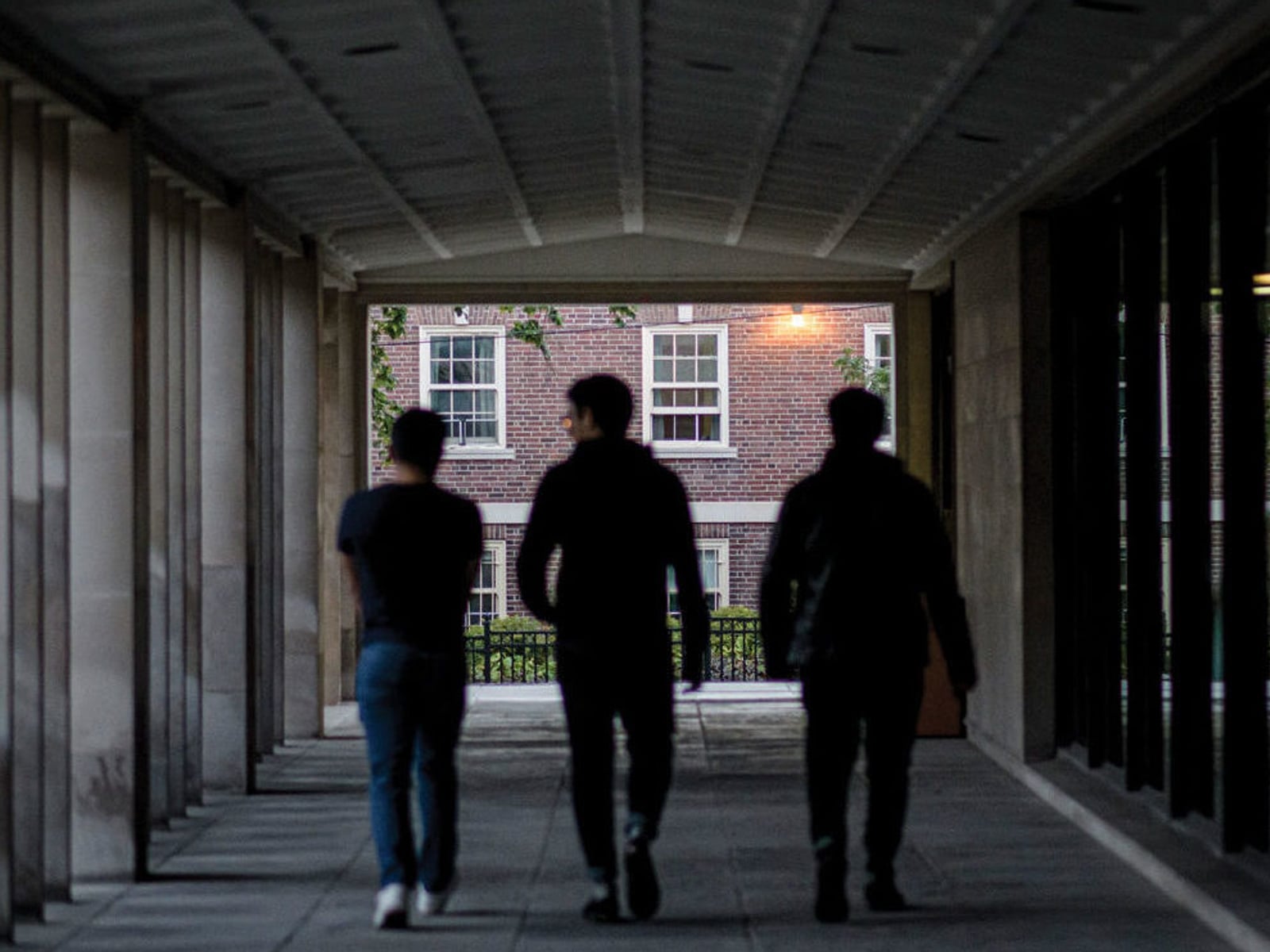 国际学生的危险生活- Toronto Life