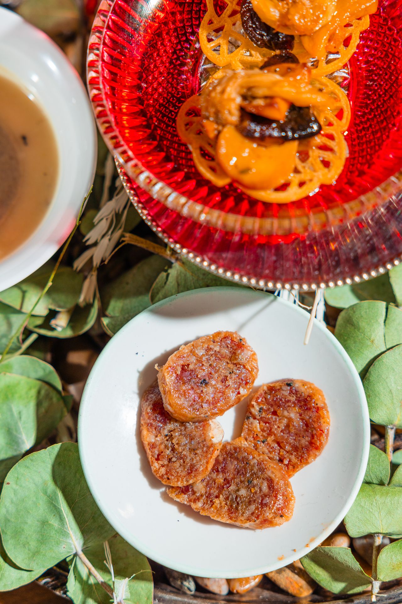 A small plate with slices of sausage