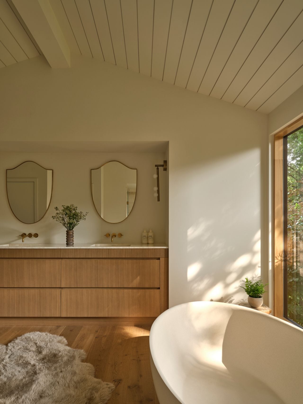 toronto-life-mid-century-modern-rosedale-house-secret-courtyard-15 $9 million for a mid-century marvel in Rosedale with a secret garden and a winter-proof courtyard