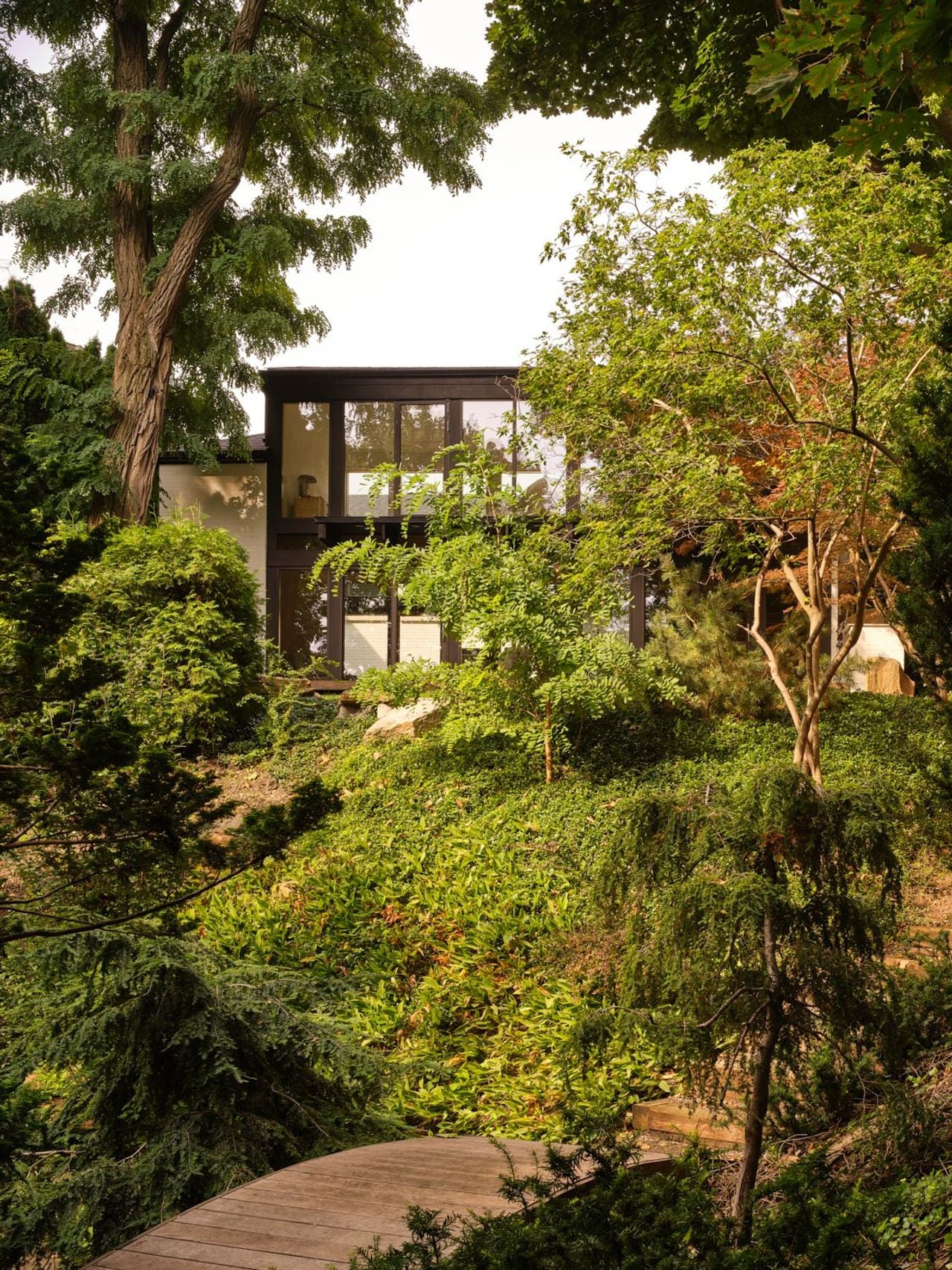 toronto-life-mid-century-modern-rosedale-house-secret-courtyard-26 $9 million for a mid-century marvel in Rosedale with a secret garden and a winter-proof courtyard