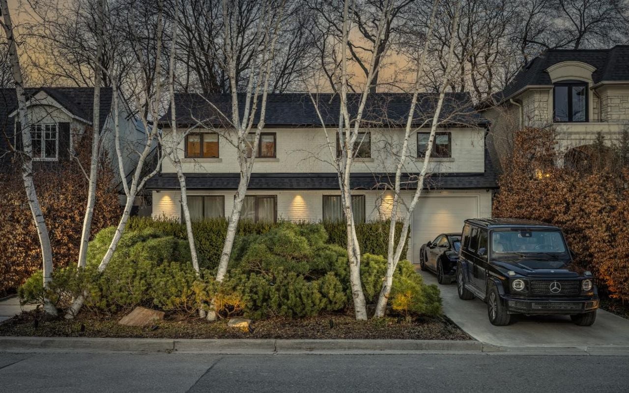 toronto-life-mid-century-modern-rosedale-house-secret-courtyard-1 $9 million for a mid-century marvel in Rosedale with a secret garden and a winter-proof courtyard