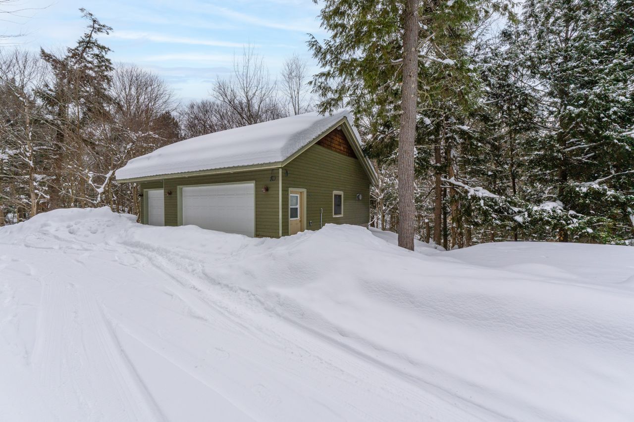 Cottage of the Week: $4.3 million for an Algonquin-style lodge on a lake flanked by granite cliffs