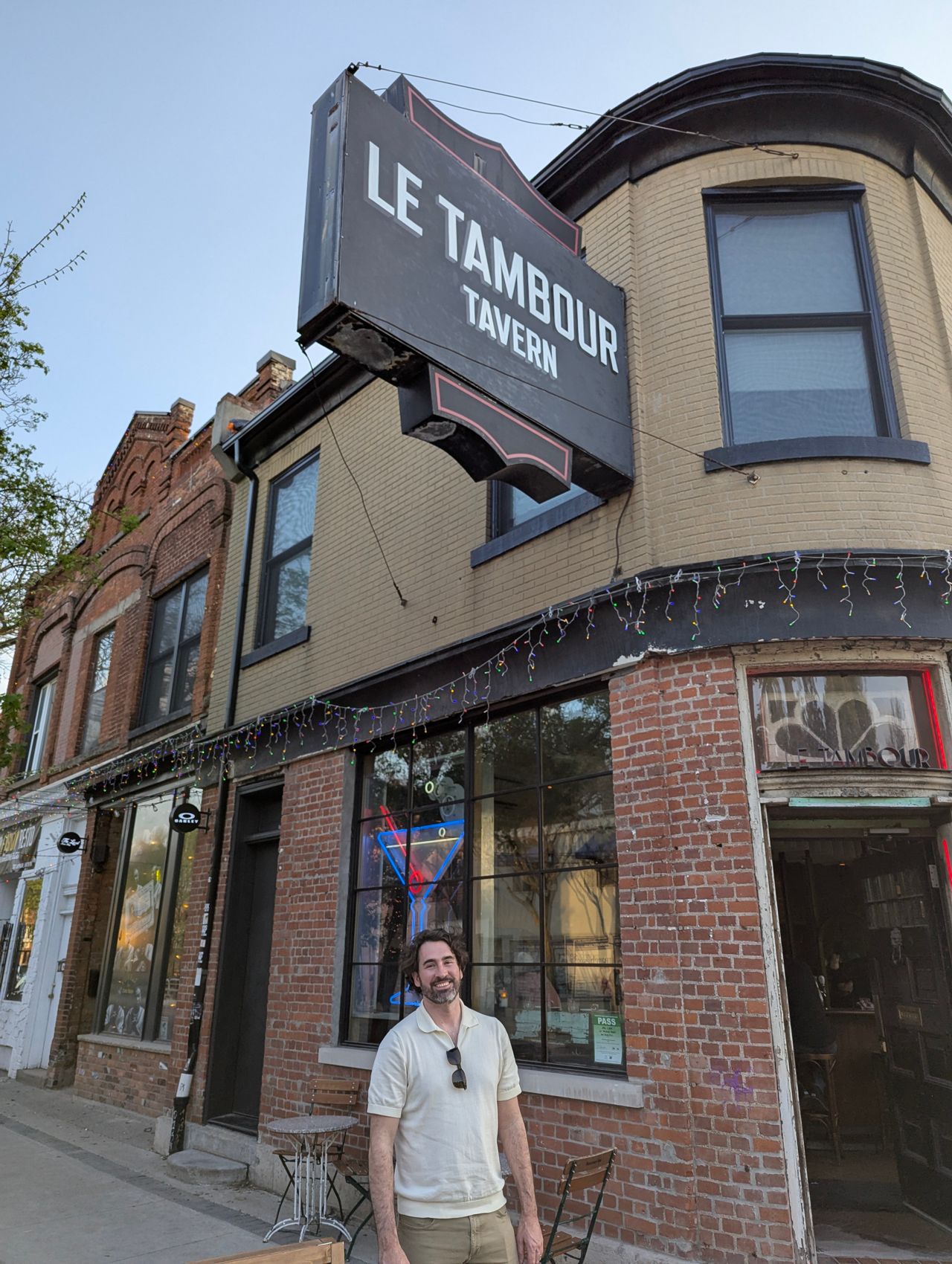 The exterior of Le Tambour Tavern in Hamilton, Ontario