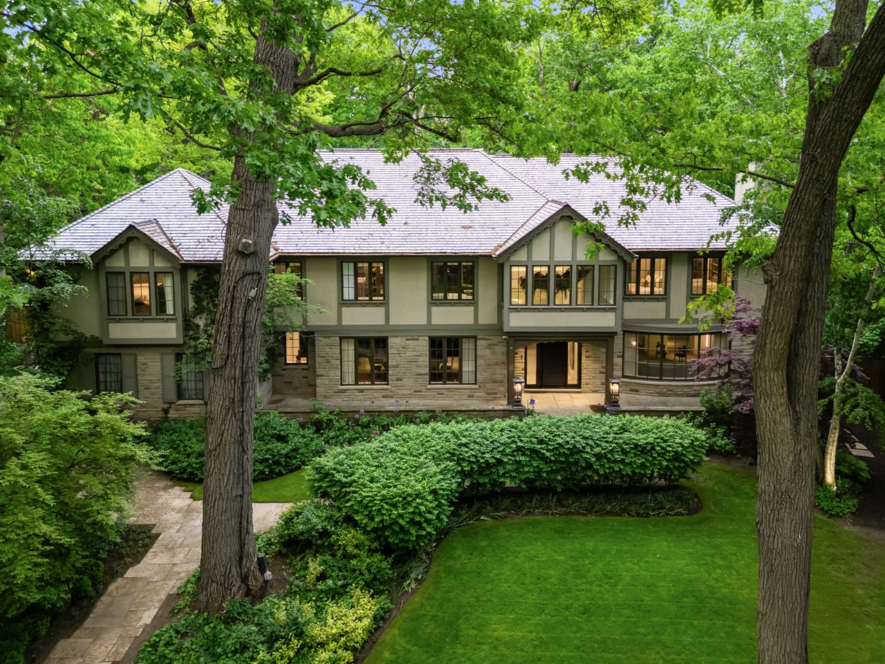 For Sale: 25 North Drive