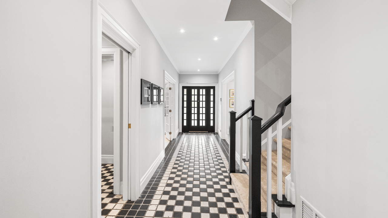 For Sale: 25 Strathgowan Crescent