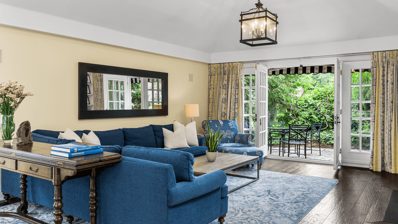 For Sale: 25 Strathgowan Crescent