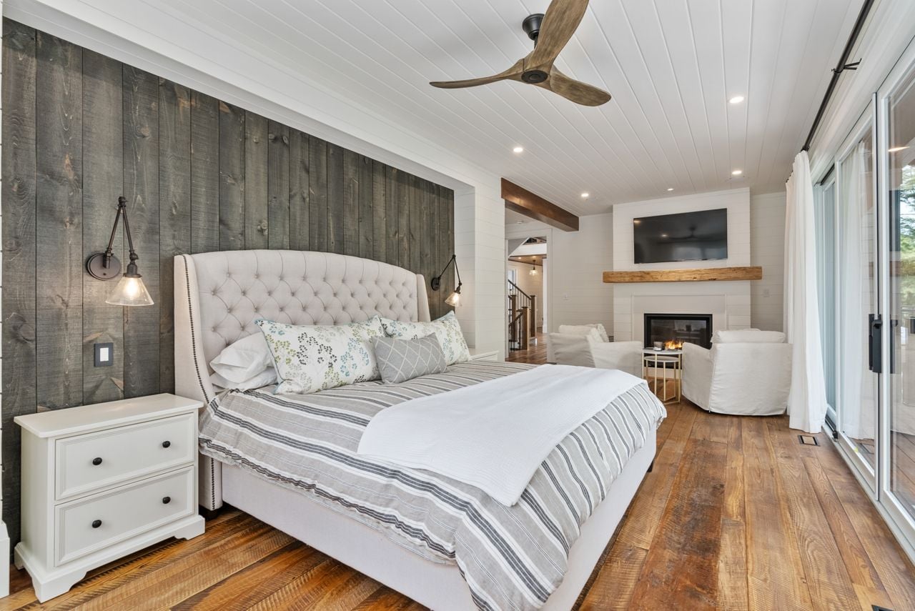 toronto-life-real-estate-cottage-lake-muskoka-bala-east-bay-10 $15.2 million for a Bala compound steps from a dark-sky preserve