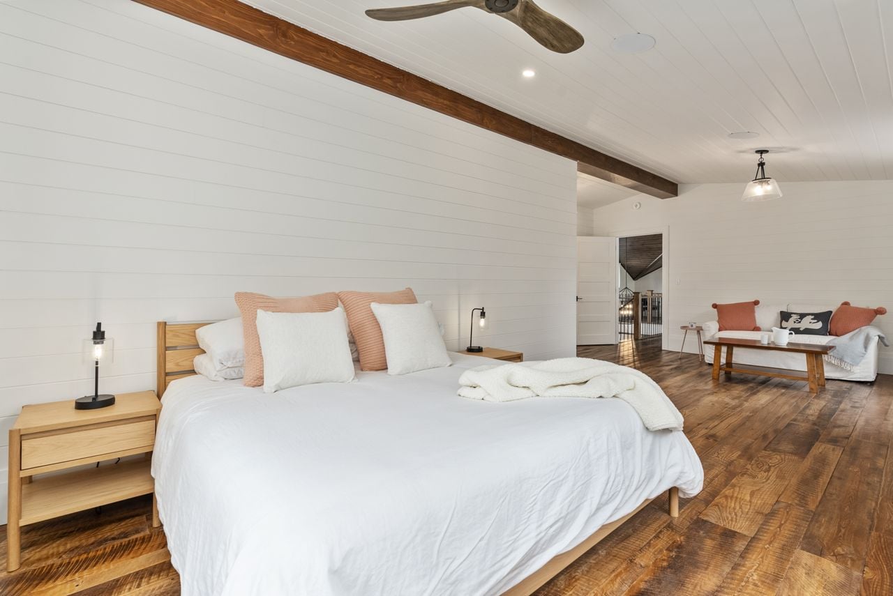toronto-life-real-estate-cottage-lake-muskoka-bala-east-bay-13 $15.2 million for a Bala compound steps from a dark-sky preserve