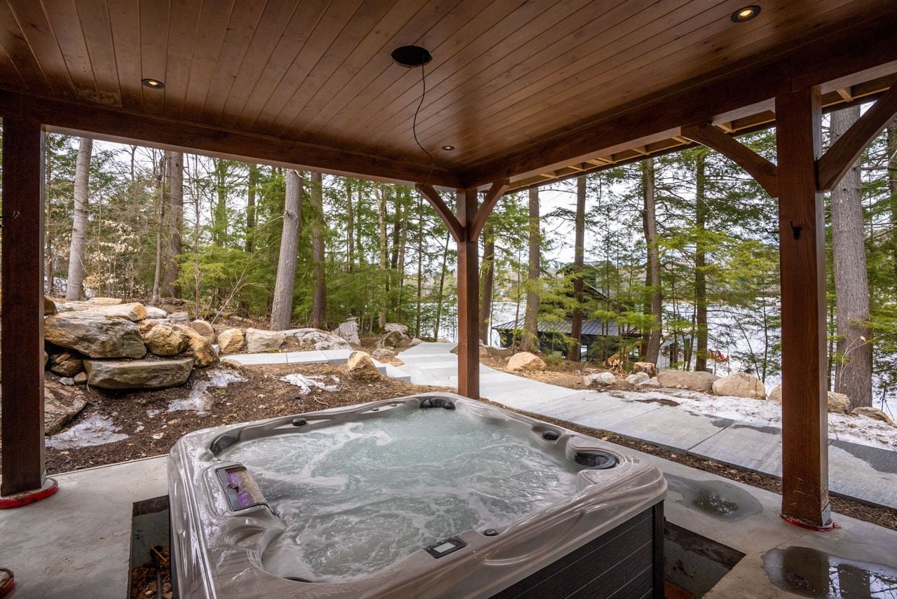 toronto-life-real-estate-cottage-lake-muskoka-bala-east-bay-19 $15.2 million for a Bala compound steps from a dark-sky preserve
