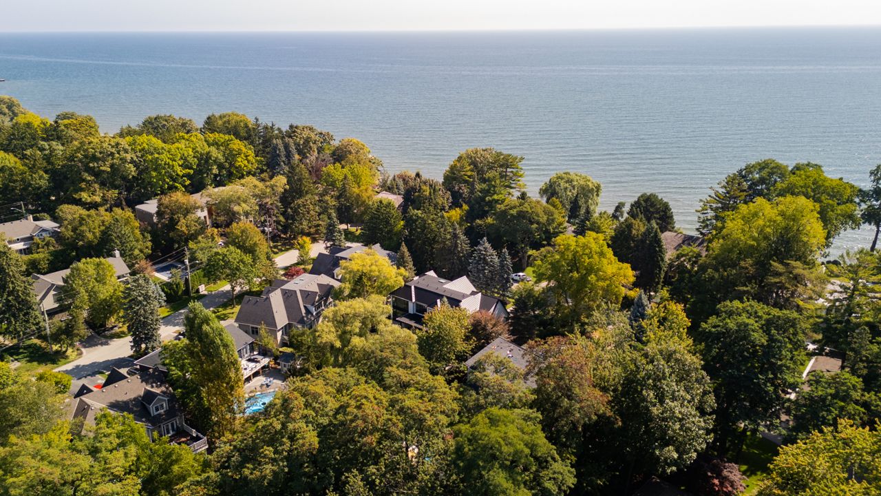 toronto-life-real-estate-south-oakville-custom-house-harvey-kalles-32 $7 million for an Oakville mansion with a balcony fireplace