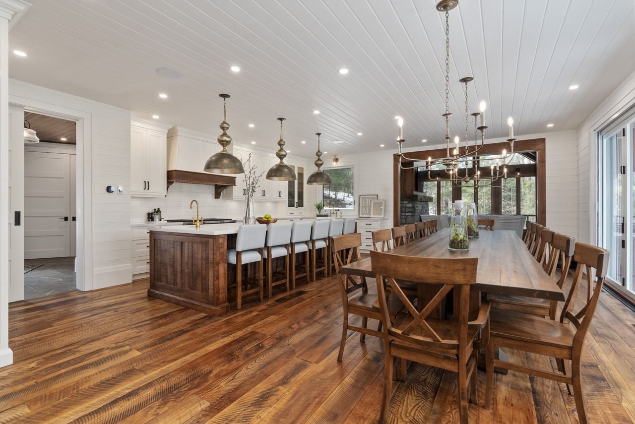 toronto-life-real-estate-cottage-lake-muskoka-bala-east-bay-5 $15.2 million for a Bala compound steps from a dark-sky preserve
