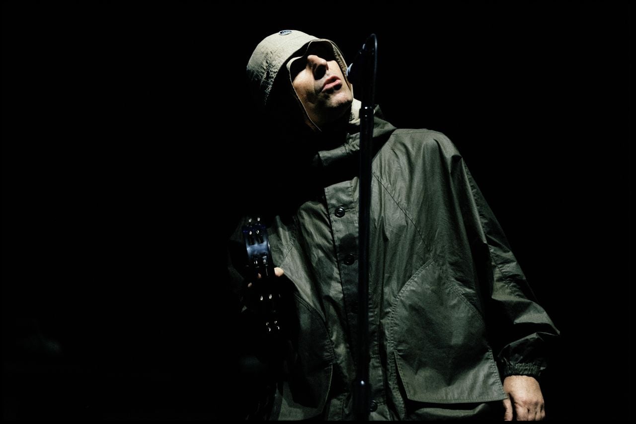 Oasis at Rogers Stadium, reviewed: "Wonderwall," bucket hats and light jabs from the Gallagher brothers