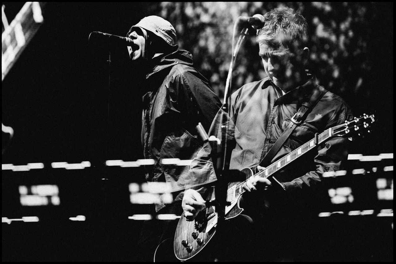 Oasis at Rogers Stadium, reviewed: "Wonderwall," bucket hats and light jabs from the Gallagher brothers