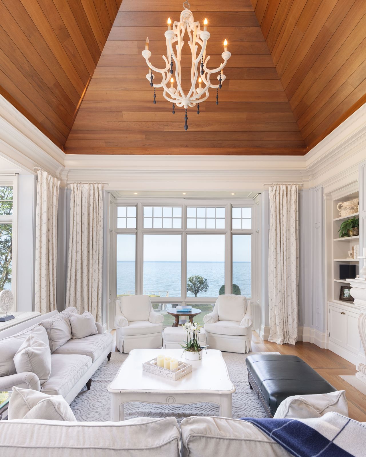 For Sale: 2054 Lakeshore Road East