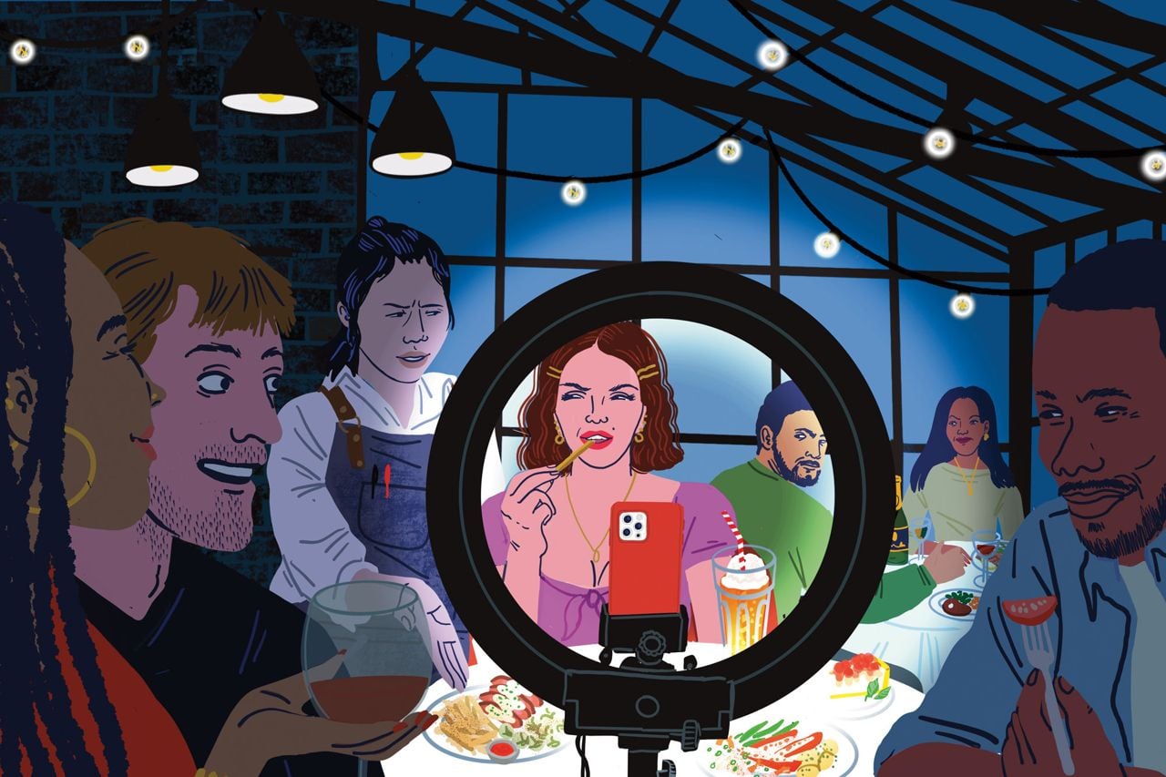 Dear Urban Diplomat: Is it normal to bring a ring light to a restaurant?