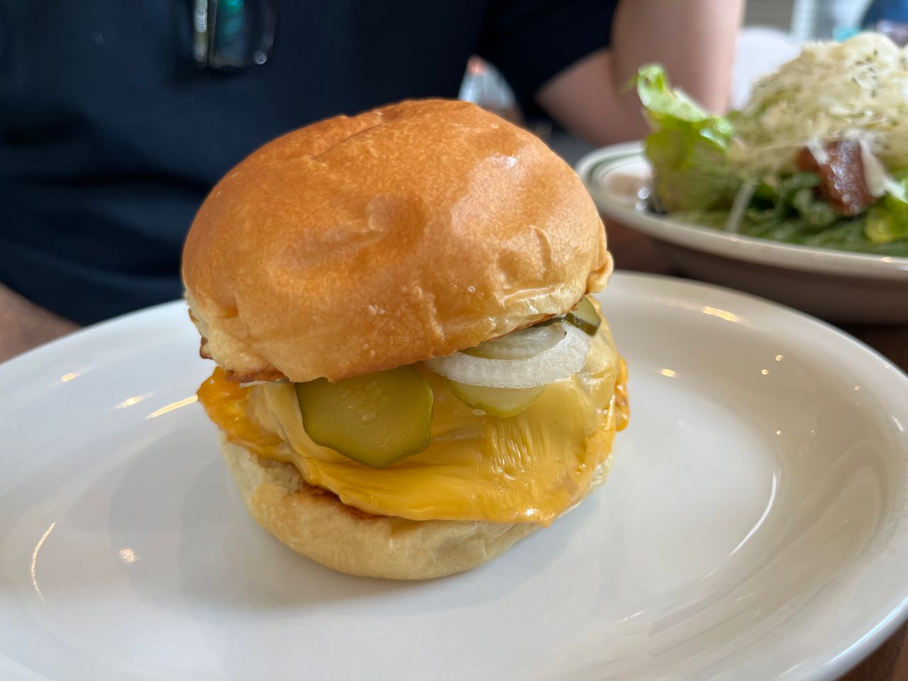 A cheeseburger