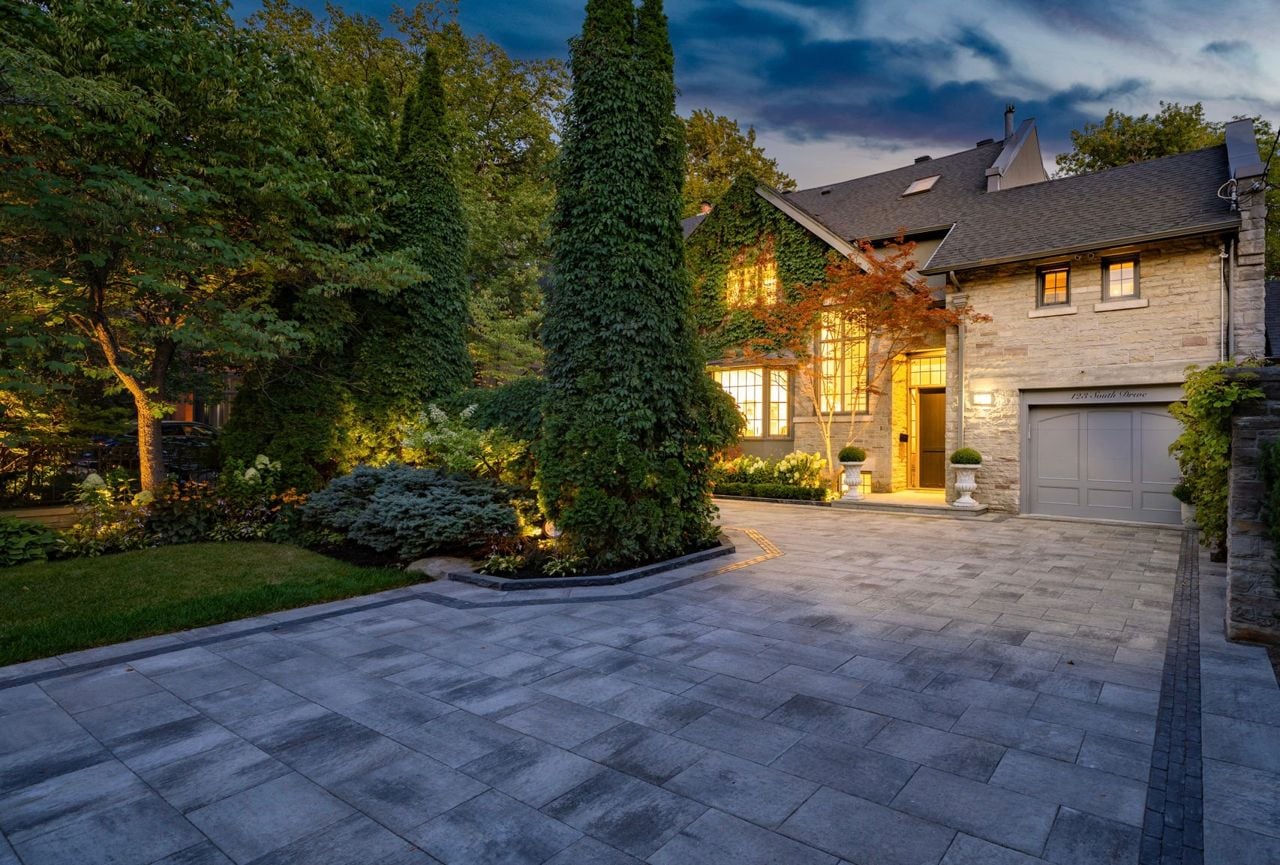 For Sale: 123 South Drive