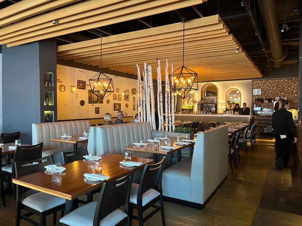 The dining room inside Arti Ristorante, an Italian restaurant in Woodbridge, Ontario