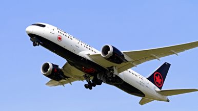 Air Canada is trying to make amends—with more free booze