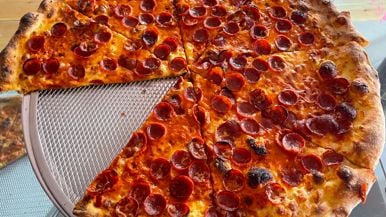 This new Harbord Village pizzeria makes a real nice slice