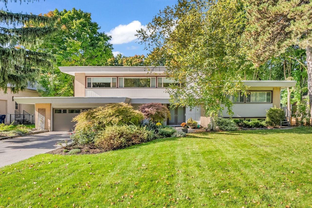 toronto-life-real-estate-parkwoods-oconnor-hills-uptown-don-valley-ravine-home-2 $3.3 million for a modernist marvel uptown with poolside change rooms and a wine cellar that glows