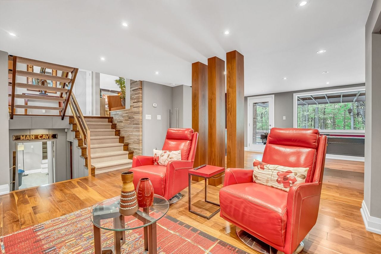 toronto-life-real-estate-parkwoods-oconnor-hills-uptown-don-valley-ravine-home-12 $3.3 million for a modernist marvel uptown with poolside change rooms and a wine cellar that glows